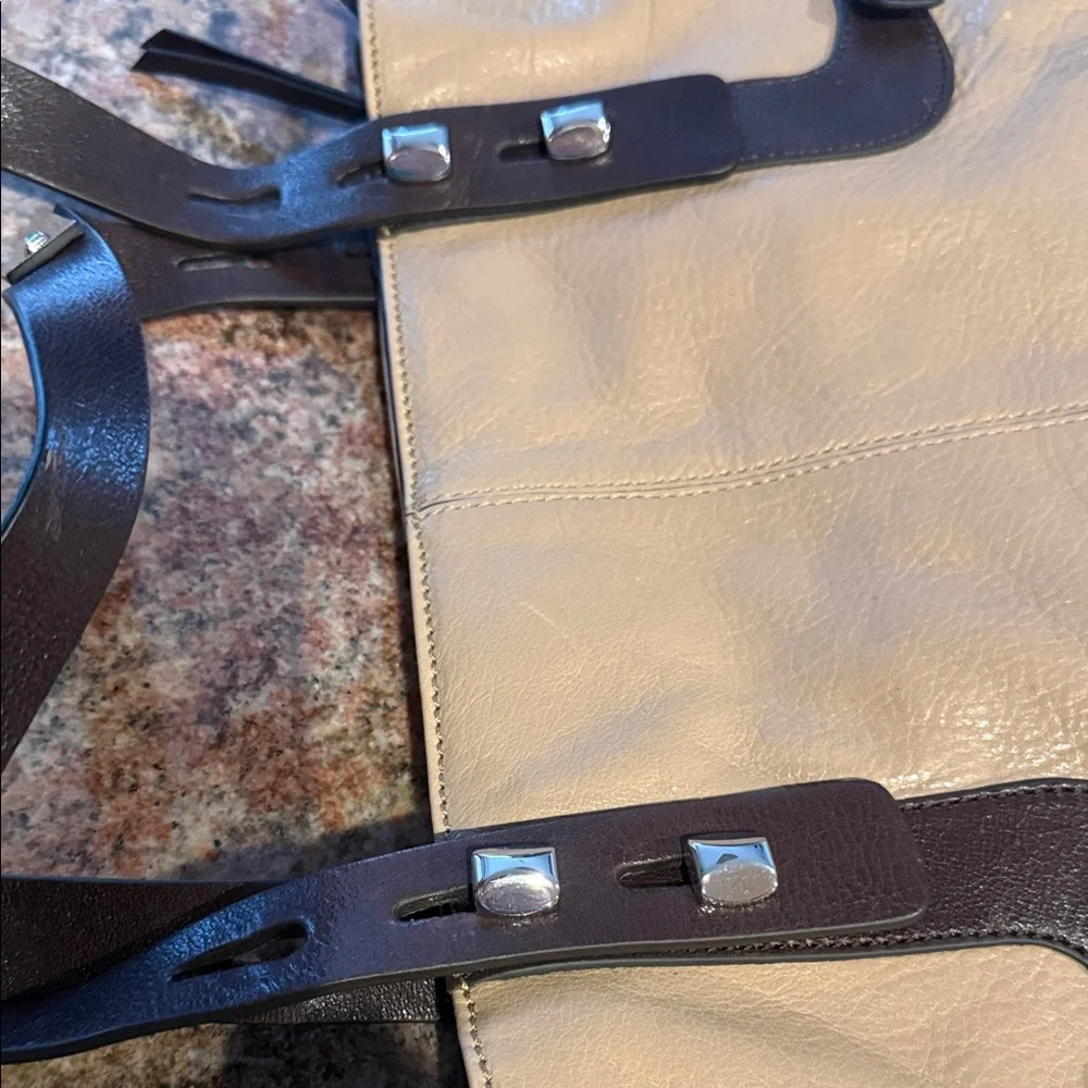 Francesco Biasia Beige Leather Shoulder Bag with Dark Brown Straps - Picture 3 of 16